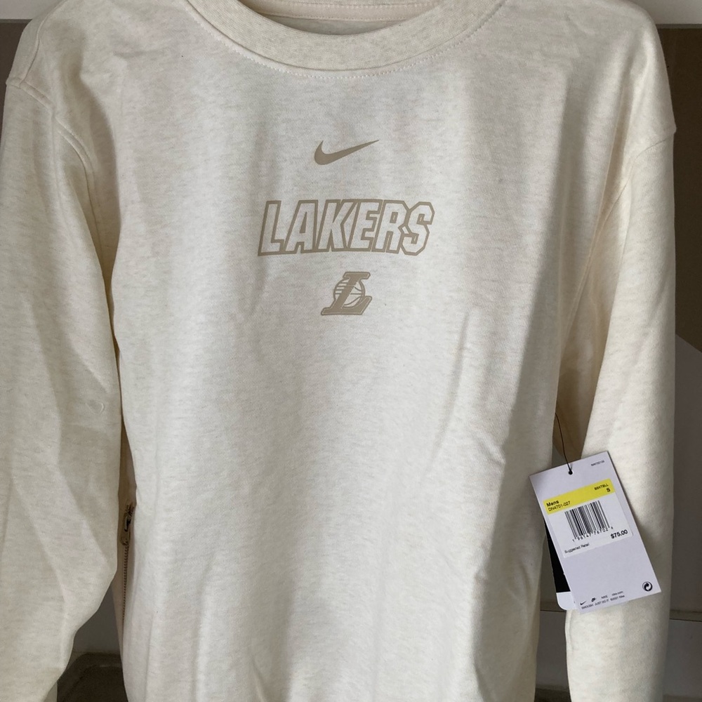 Nike Lakers Sweatshirt NWT Men’s S. Zipper pockets. Official NBA.